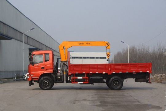 點擊查看詳細信息<br>標(biāo)題：6.3噸東風(fēng)180馬力隨車吊 閱讀次數(shù)：1844