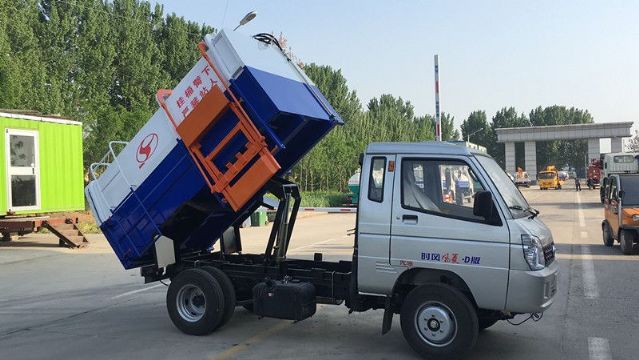 點擊查看詳細信息<br>標題：藍牌時風風菱垃圾車 閱讀次數(shù)：2360