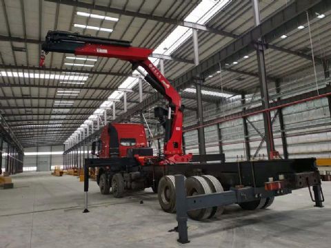 點擊查看詳細信息<br>標(biāo)題：15噸折臂吊 閱讀次數(shù)：2768